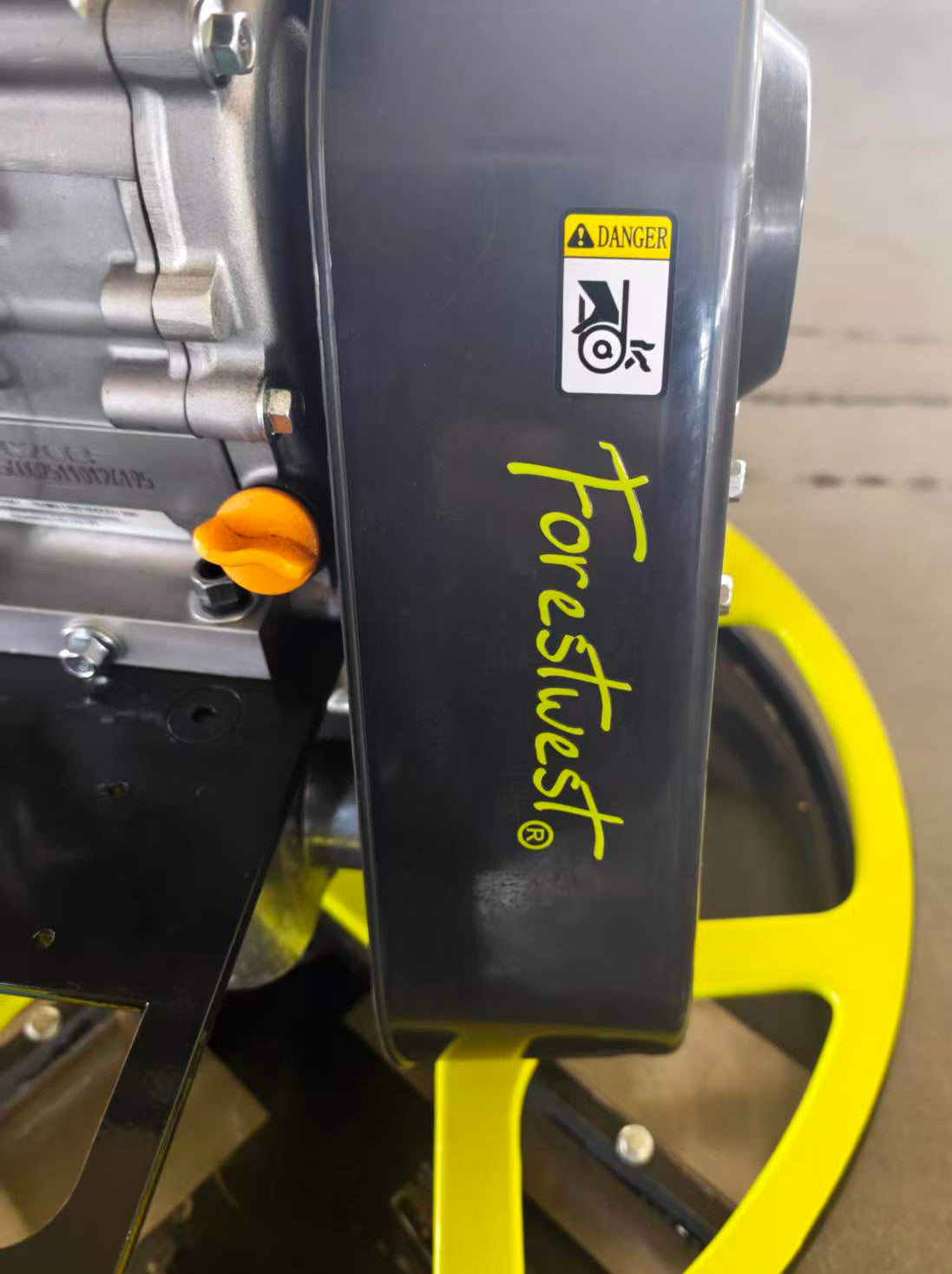 24" 5.5HP 196CC Power Trowel BM728